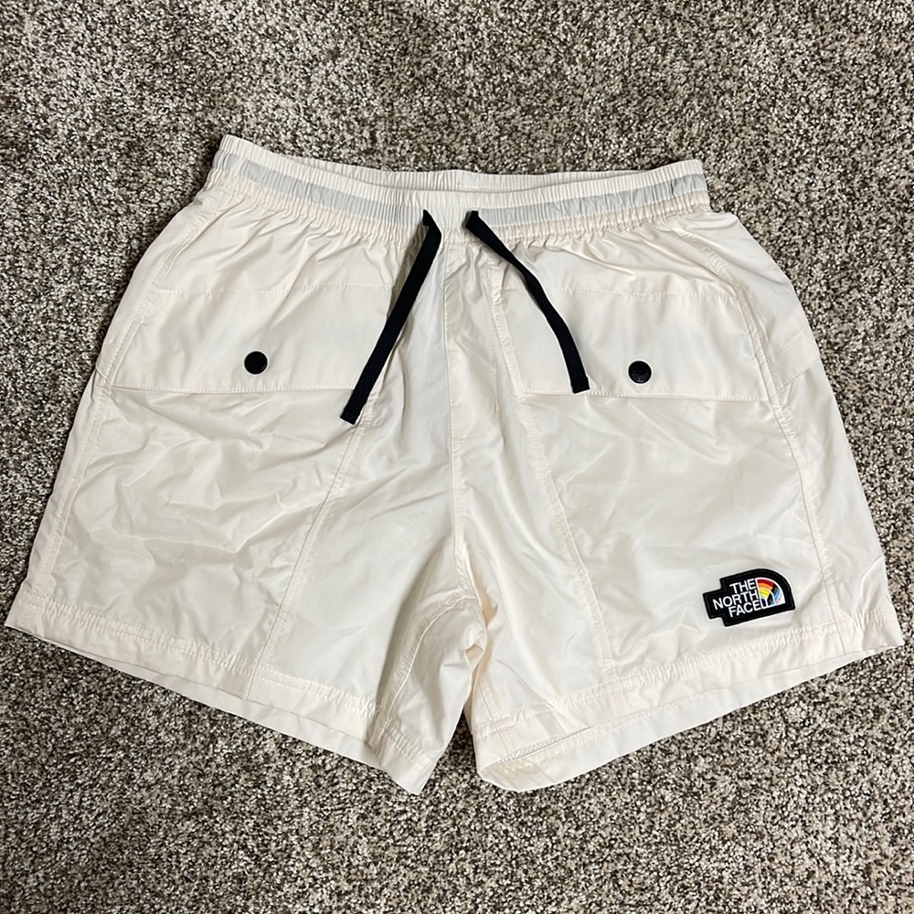 NWT The North Face women’s shorts